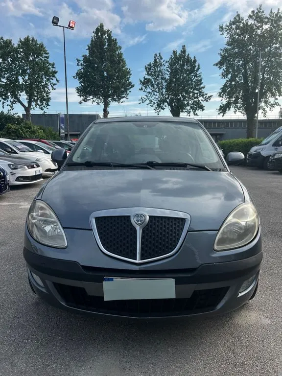 Lancia Ypsilon