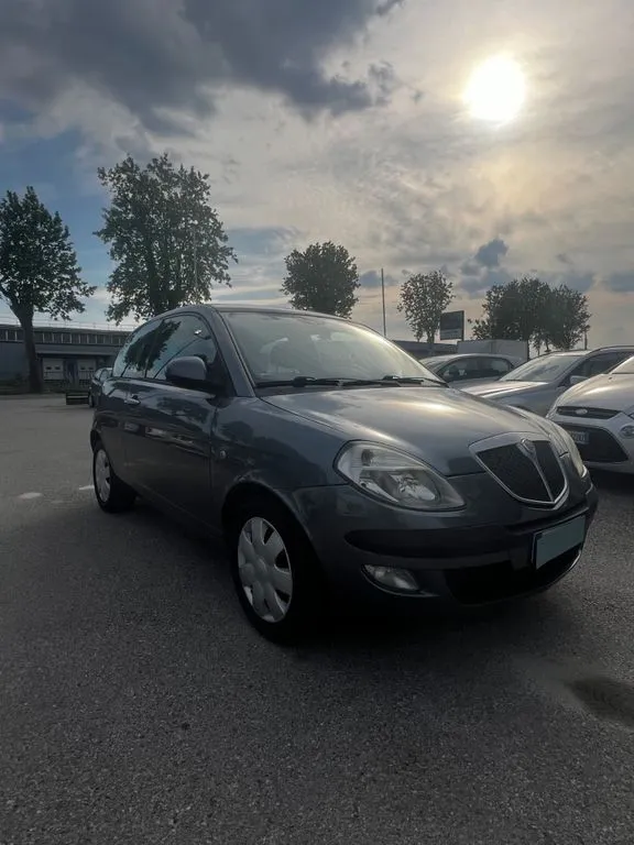 Lancia Ypsilon