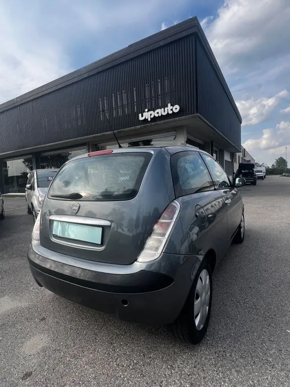 Lancia Ypsilon