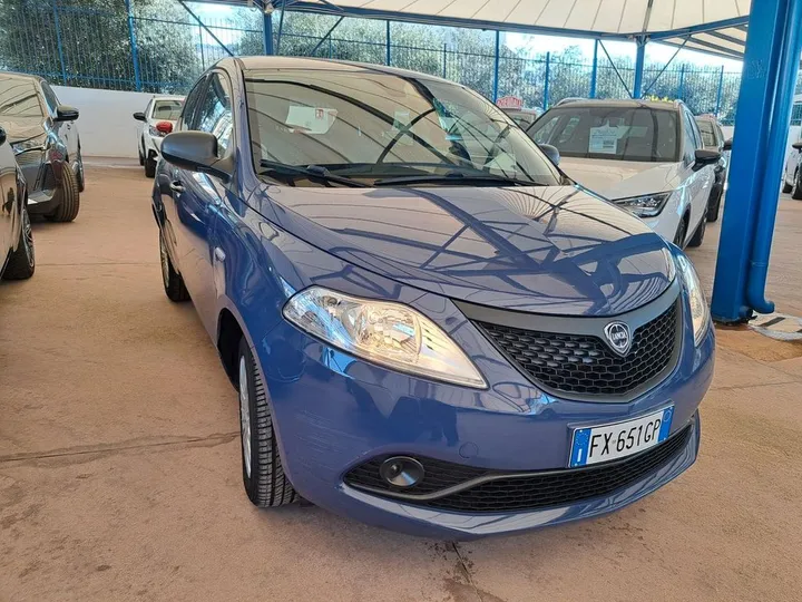 Lancia Ypsilon