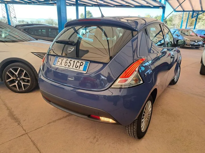 Lancia Ypsilon