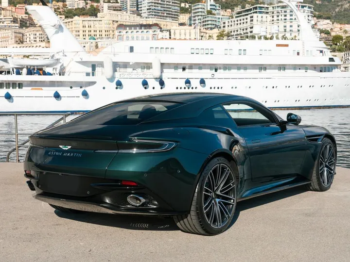 Aston Martin DB12