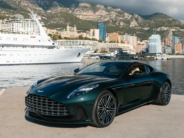 Aston Martin DB12