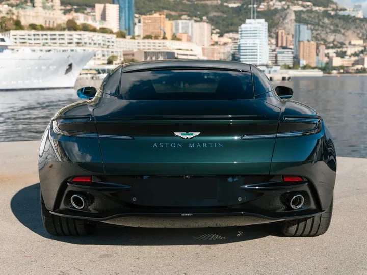 Aston Martin DB12