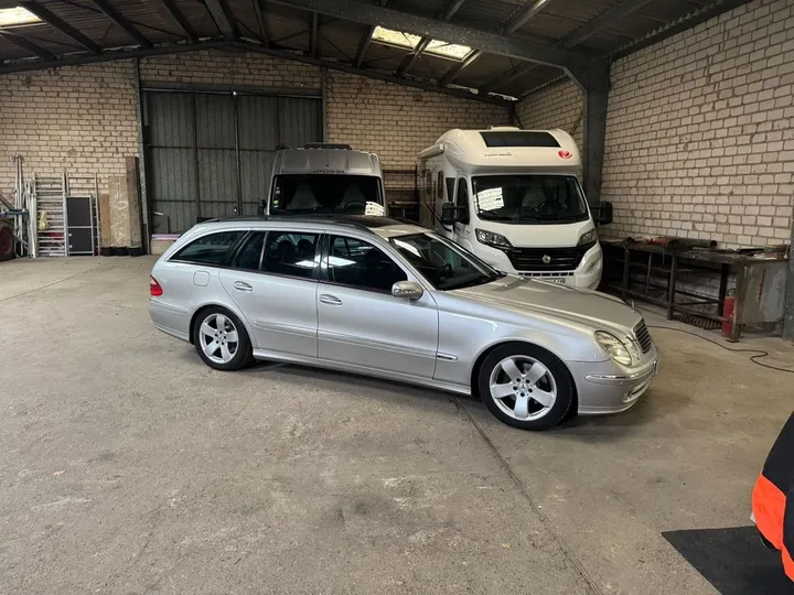 Mercedes-Benz E 320