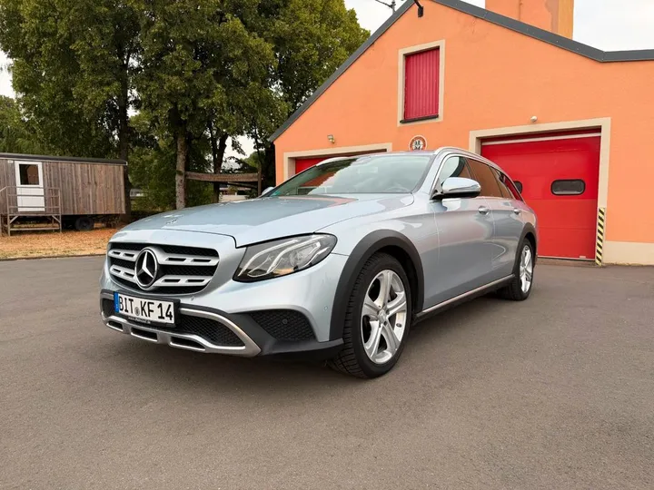 Mercedes-Benz 220