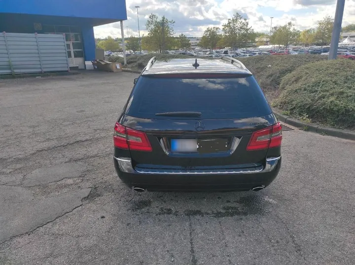 Mercedes-Benz 230