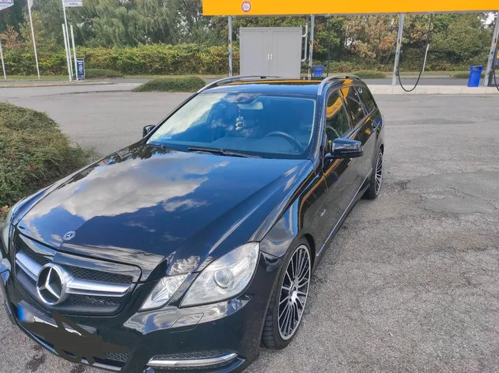 Mercedes-Benz 230