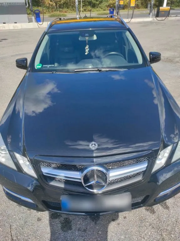 Mercedes-Benz 230