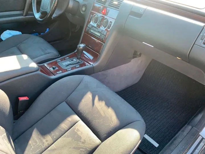Mercedes-Benz E 200