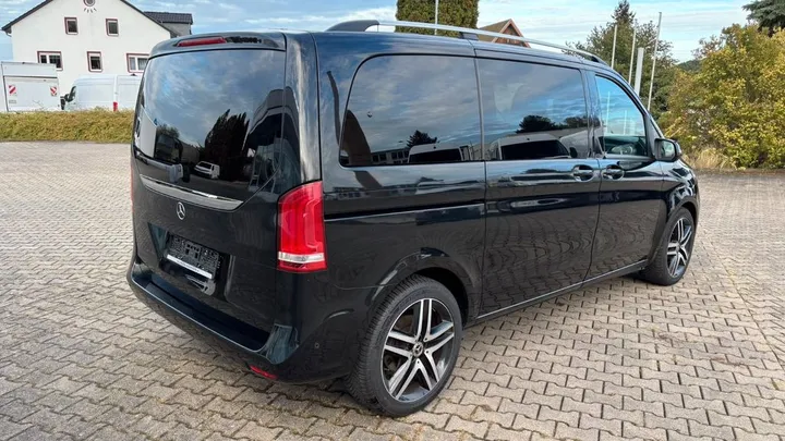 Mercedes-Benz V 220