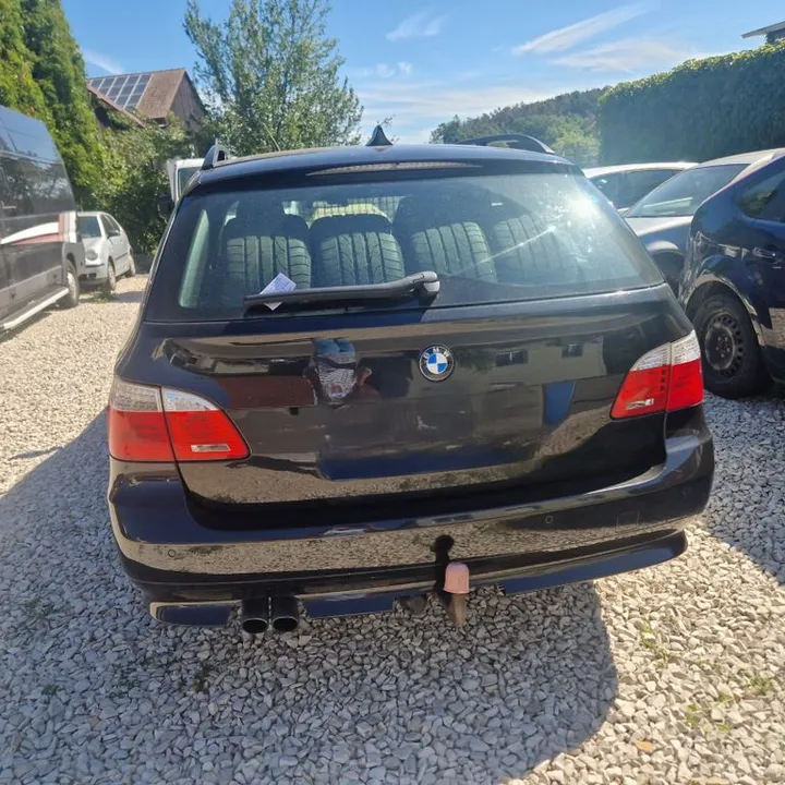 BMW 523