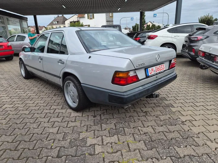 Mercedes-Benz E 260