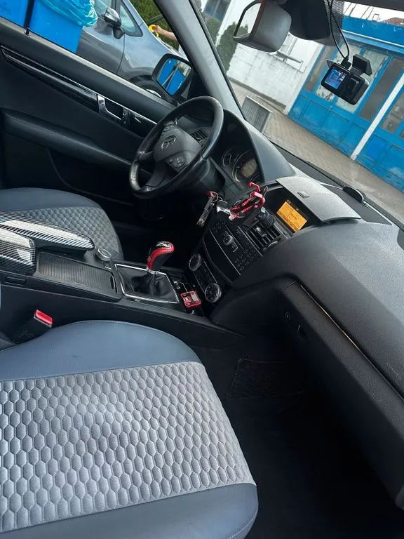 Mercedes-Benz C 220