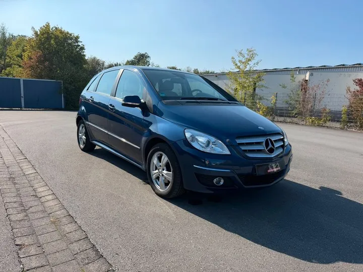 Mercedes-Benz B 200