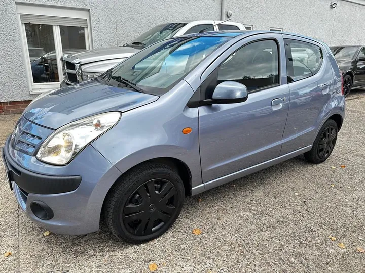 Nissan Pixo