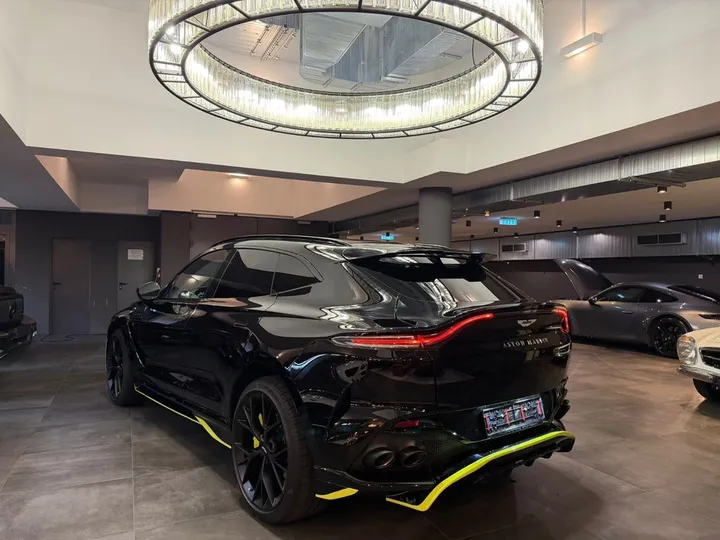 Aston Martin DBX