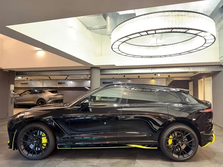 Aston Martin DBX