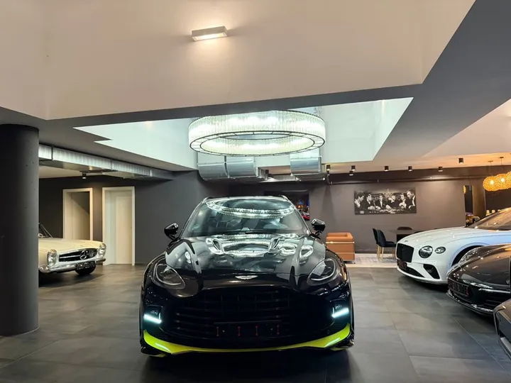 Aston Martin DBX
