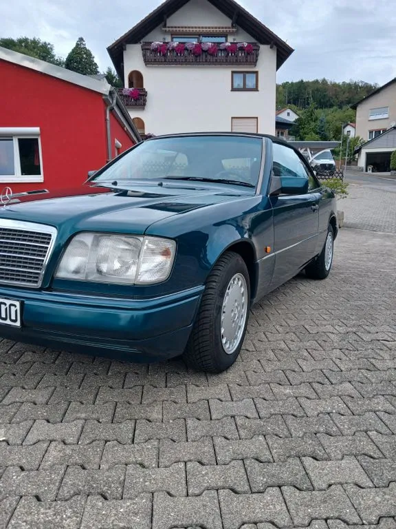 Mercedes-Benz E 200