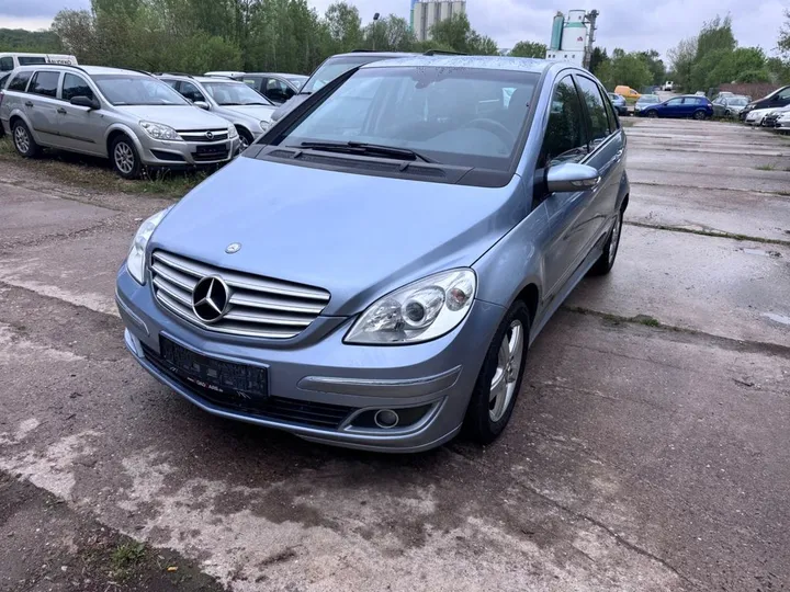 Mercedes-Benz B 200
