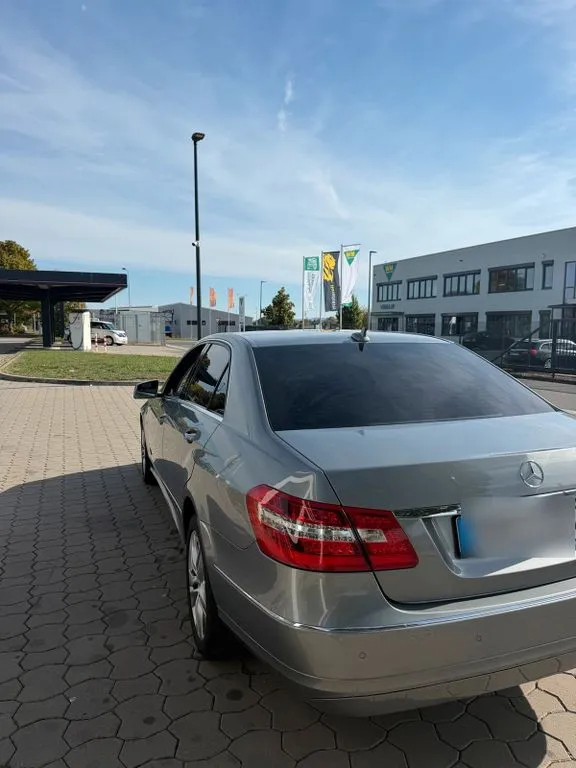 Mercedes-Benz E 200