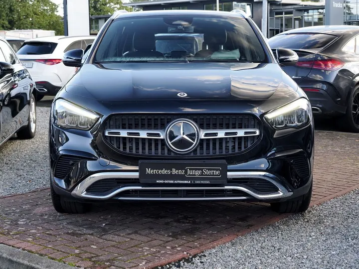 Mercedes-Benz GLA 200