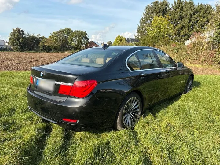 BMW 730