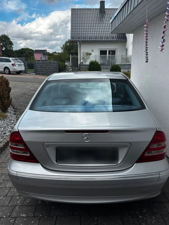 Mercedes-Benz C 200