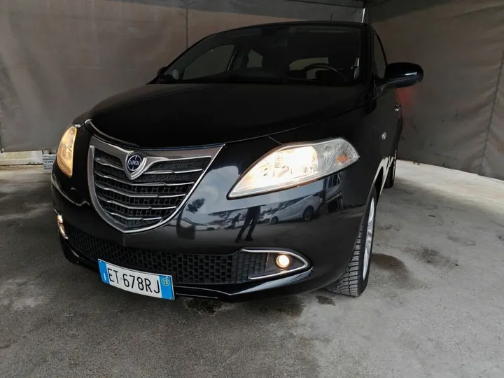 Lancia Ypsilon