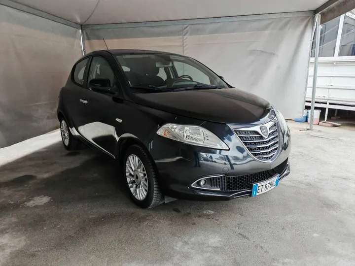 Lancia Ypsilon