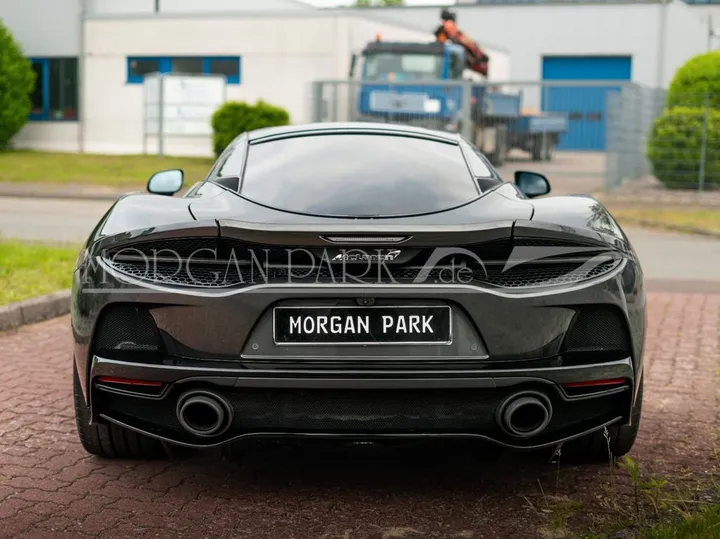 McLaren GT