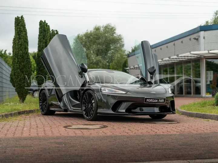 McLaren GT