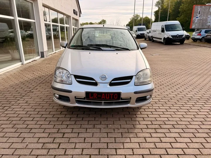 Nissan Almera Tino