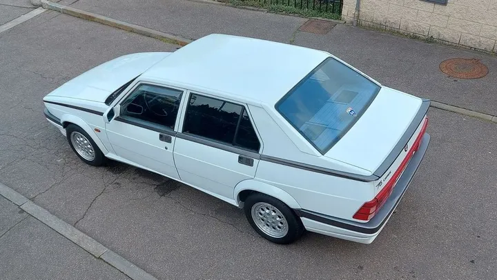 Alfa Romeo 75