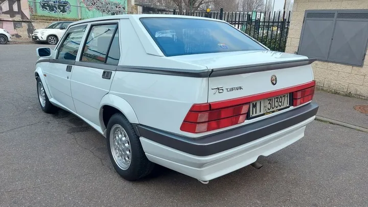 Alfa Romeo 75