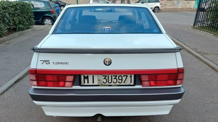 Alfa Romeo 75