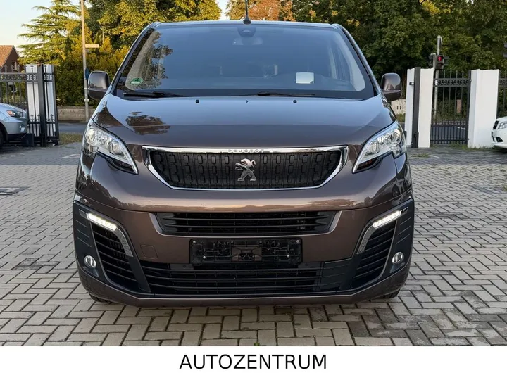 Peugeot Traveller