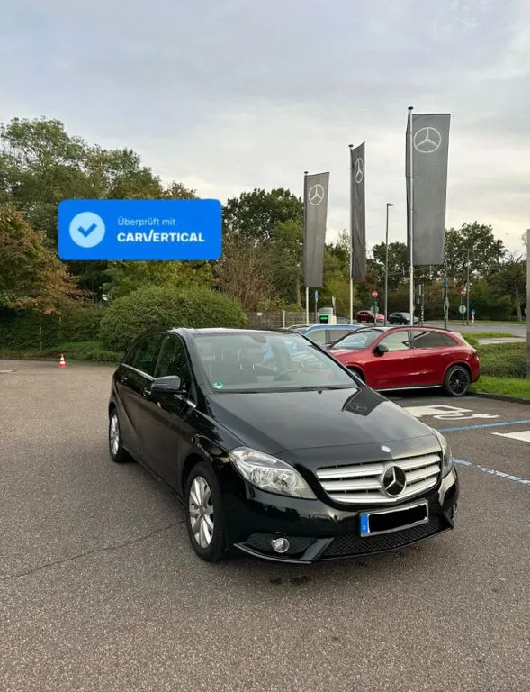 Mercedes-Benz B 180
