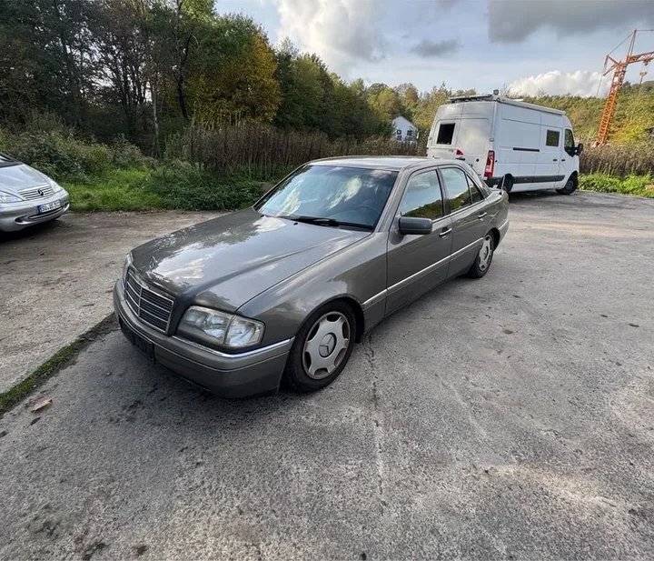 Mercedes-Benz C 180