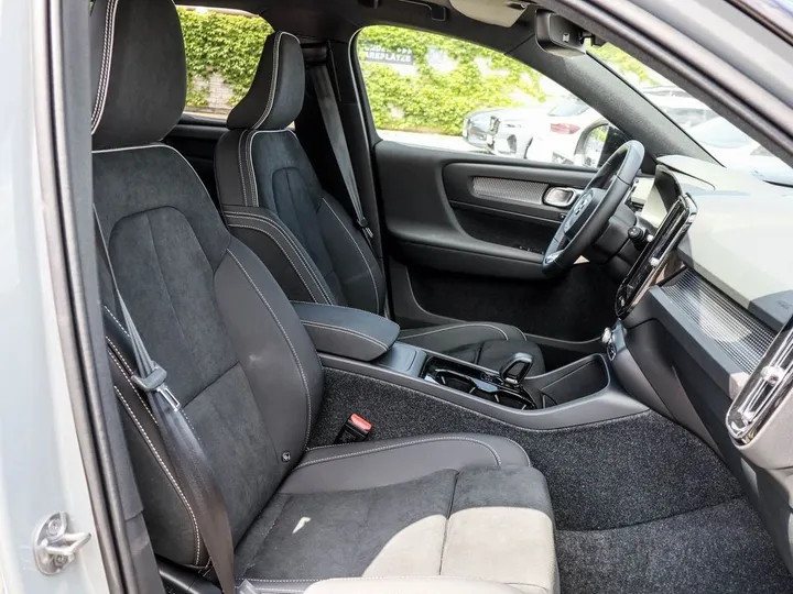 Volvo EX40