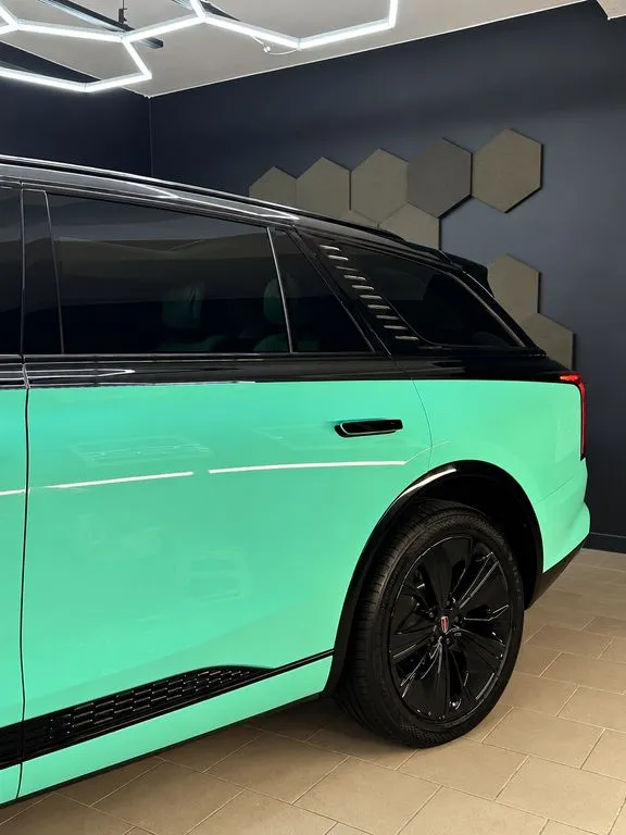 Hongqi E-HS9