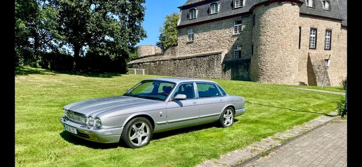 Jaguar XJ8