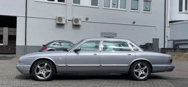 Jaguar XJ8