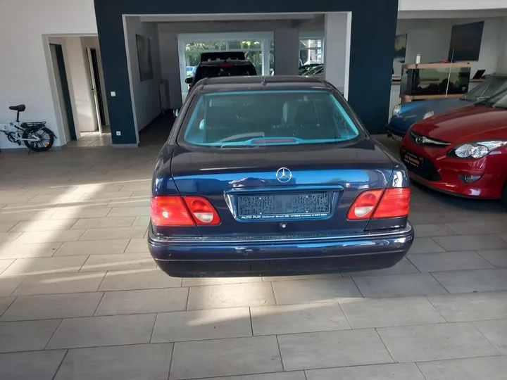 Mercedes-Benz E 430
