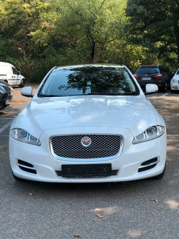 Jaguar XJ