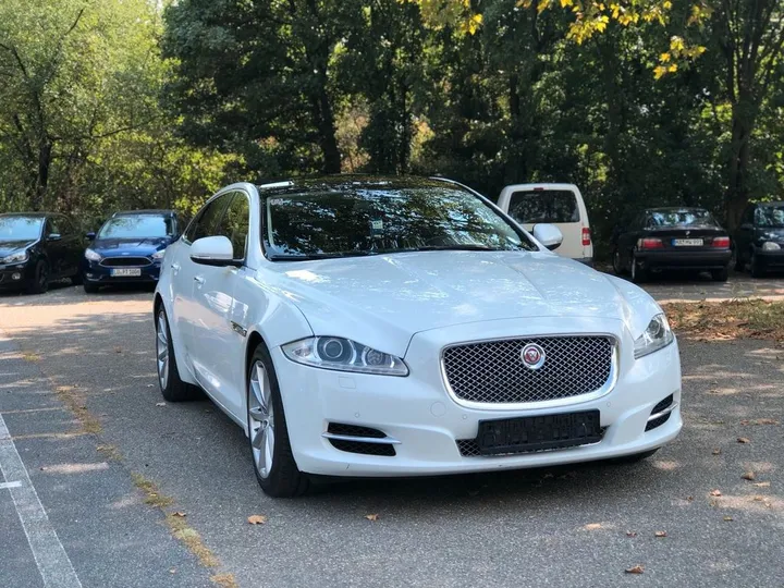 Jaguar XJ
