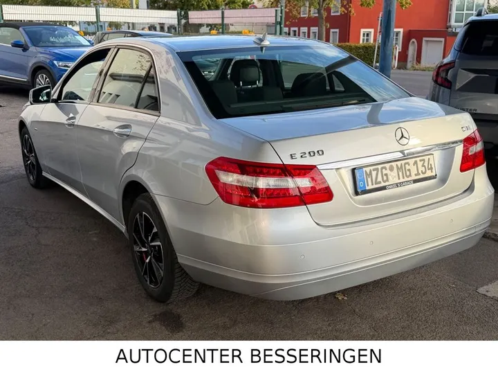 Mercedes-Benz E 200