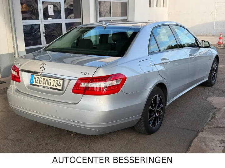 Mercedes-Benz E 200
