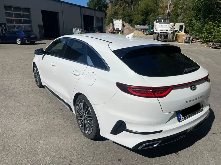 Kia pro cee'd / ProCeed